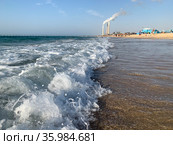 Wave in profile on the Mediterranean sea coast (2020 год). Стоковое фото, фотограф Irina Opachevsky / Фотобанк Лори