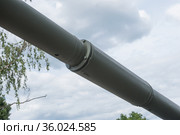 Новый российский основной танк Т-72 В3 стоит на полигоне "Алабино" в парке "Патриот", Международный военно-технический форум "Армия-2019", Московская область, вид на пушку. Редакционное фото, фотограф Малышев Андрей / Фотобанк Лори