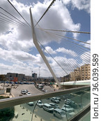 String Bridge at the entrance to Jerusalem (2021 год). Редакционное фото, фотограф Irina Opachevsky / Фотобанк Лори