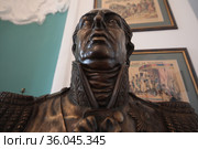 Бюст Кутузова в усадьбе Брюса (2021 год). Редакционное фото, фотограф Дмитрий Неумоин / Фотобанк Лори