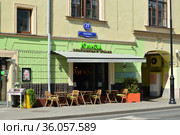 Ресторан грузинской кухни "Кинза". Улица Покровка, 27, строение 1. Басманный район. Город Москва (2019 год). Редакционное фото, фотограф lana1501 / Фотобанк Лори