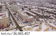 Aerial view of the Intercession Bishop Cathedral and residental quarters in winter in city Penza, Russia. Стоковое видео, видеограф Яков Филимонов / Фотобанк Лори
