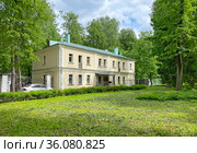 Людской флигель. Усадьба Архангельское (2021 год). Редакционное фото, фотограф Мария Кылосова / Фотобанк Лори