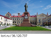Красная площадь в Рыбинске, Ярославская область, Россия (2021 год). Редакционное фото, фотограф Natalia Sidorova / Фотобанк Лори