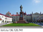 Красная площадь в Рыбинске, памятник Ленину, Ярославская область, Россия (2021 год). Редакционное фото, фотограф Natalia Sidorova / Фотобанк Лори
