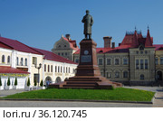 Красная площадь в Рыбинске, памятник Ленину, Ярославская область, Россия (2021 год). Редакционное фото, фотограф Natalia Sidorova / Фотобанк Лори