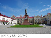 Красная площадь в Рыбинске, памятник Ленину, Ярославская область, Россия (2021 год). Редакционное фото, фотограф Natalia Sidorova / Фотобанк Лори