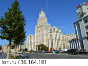 Высотное здание на площади Красных Ворот. Садовая-Спасская улица, 21/1. Красносельский район. Город Москва (2019 год). Редакционное фото, фотограф lana1501 / Фотобанк Лори