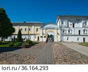 Территория Ипатьевского монастыря. Город Кострома (2021 год). Редакционное фото, фотограф Макаров Алексей / Фотобанк Лори