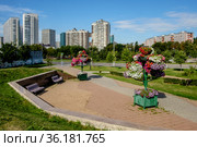 Москва, Черёмушки, парк 70-летия Победы (2020 год). Редакционное фото, фотограф glokaya_kuzdra / Фотобанк Лори