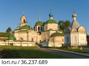 Старинная церковь Параскевы Пятницы (Рождества Богородицы) солнечным июльским утром. Старица, Тверская область, Россия (2021 год). Стоковое фото, фотограф Виктор Карасев / Фотобанк Лори