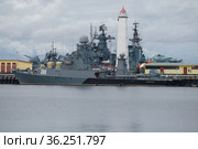 Малый противолодочный корабль "Зеленодольск" на базе Балтийского флота облачным  октябрьским днем. Кронштадт, Россия (2020 год). Редакционное фото, фотограф Виктор Карасев / Фотобанк Лори