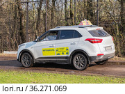 Учебный автомобиль автошколы с получением прав на все виды техники. Редакционное фото, фотограф Кузин Алексей / Фотобанк Лори