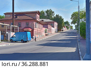 Серпухов. Улица Советская в своем начале (2021 год). Редакционное фото, фотограф Владимир Литвинов / Фотобанк Лори