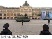 Российская 152-мм самоходная гаубица бригадного звена "Коалиция-СВ" на военном параде в честь Дня Победы на Красной площади Москвы (2021 год). Редакционное фото, фотограф Free Wind / Фотобанк Лори