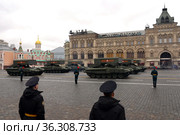 Тяжёлая огнеметная система ТОС-1А "Солнцепек" на военном параде в честь Дня Победы на Красной площади Москвы (2021 год). Редакционное фото, фотограф Free Wind / Фотобанк Лори