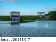Московская область, Можайское водохранилище, плотина в устье реки Колочь (2021 год). Редакционное фото, фотограф glokaya_kuzdra / Фотобанк Лори
