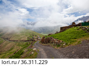Сельский пейзаж на фоне гор. Село Камунта. Горная Дигория. Северная Осетия (2021 год). Стоковое фото, фотограф Сергей Афанасьев / Фотобанк Лори
