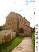 Мец, Франция. Малая базилика Святого Петра (L’église Saint-Pierre-aux-Nonnains) – старейшая церковь Лотарингии. VII в. (2017 год). Стоковое фото, фотограф Rokhin Valery / Фотобанк Лори