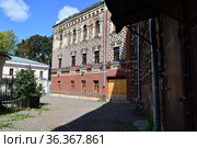 Бывший жилой дом Константинопольского патриаршего подворья. Крапивенский переулок, 4, строение 1. Тверской район. Город Москва (2019 год). Стоковое фото, фотограф lana1501 / Фотобанк Лори