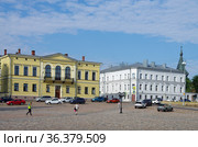 Вид на улицу в Выборге, Россия (2021 год). Редакционное фото, фотограф Natalia Sidorova / Фотобанк Лори