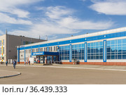 Bus station in the city of Biysk in Altai (2021 год). Редакционное фото, фотограф Дмитрий Тищенко / Фотобанк Лори