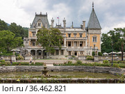 Крым. Ялта. Массандровский дворец. Август (2021 год). Стоковое фото, фотограф Юрий Кирсанов / Фотобанк Лори