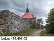 Сумрачный августовский день у старинной крепости Корела. Приозерск, Ленинградская область. Россия (2021 год). Редакционное фото, фотограф Виктор Карасев / Фотобанк Лори