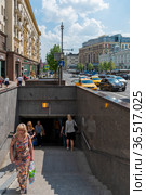 Подземный пешеходный переход на Тверской улице. Москва (2019 год). Редакционное фото, фотограф Александр Щепин / Фотобанк Лори