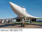 Советский и российский стратегический сверхзвуковой бомбардировщик-ракетоносец Ту-160 Blackjack с собственным именем "Василий Решетников" на авиасалоне МАКС-2019 в Жуковском, Россия. Редакционное фото, фотограф Малышев Андрей / Фотобанк Лори