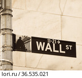 Sign on the Wall Street (2013 год). Стоковое фото, фотограф Elnur / Фотобанк Лори