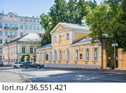 Музей Герцена в переулке Ситцев Вражек в Москве (2021 год). Редакционное фото, фотограф Baturina Yuliya / Фотобанк Лори