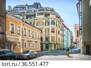 ТСЖ Афанасьевское в Большом Афанасьевском переулке на Арбате в Москве (2021 год). Редакционное фото, фотограф Baturina Yuliya / Фотобанк Лори