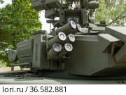 Правая часть башни нового российского основного танка Т-90А, полигон "Алабино" в парке "Патриот", Международный военно-технический форум "Армия-2019", вид справа. Редакционное фото, фотограф Малышев Андрей / Фотобанк Лори