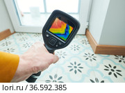 thermal imaging camera inspection of window building. check heat loss. Стоковое фото, фотограф Дмитрий Калиновский / Фотобанк Лори