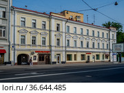 Москва, улица Старая Басманная, дом 7 строение 1 (2021 год). Редакционное фото, фотограф glokaya_kuzdra / Фотобанк Лори