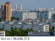 Москва, район Очаково-Матвеевское, жилые дома разных поколений (2021 год). Редакционное фото, фотограф glokaya_kuzdra / Фотобанк Лори