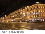 Невский проспект. Осенний вечер. Санкт-Петербург. Россия (2021 год). Редакционное фото, фотограф E. O. / Фотобанк Лори