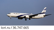 El Al Israel Airlines Boeing 737 landing at Barcelona Airport (2020 год). Редакционное фото, фотограф Яков Филимонов / Фотобанк Лори