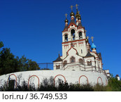 Церковь Казанской иконы Божьей Матери в Тарбееве. Лихачёвский проспект, 19. Город Долгопрудный. Московская область (2011 год). Стоковое фото, фотограф lana1501 / Фотобанк Лори