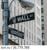 Sign on the Wall Street (2013 год). Стоковое фото, фотограф Elnur / Фотобанк Лори