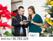 Social worker and woman at home. Стоковое фото, фотограф Яков Филимонов / Фотобанк Лори