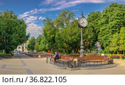 Taras Shevchenko Boulevard in Ternopil, Ukraine (2021 год). Редакционное фото, фотограф Sergii Zarev / Фотобанк Лори