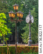 Taras Shevchenko Boulevard in Ternopil, Ukraine (2021 год). Редакционное фото, фотограф Sergii Zarev / Фотобанк Лори