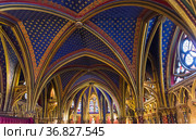 Часовня Сент-Шапель (Sainte-Chapelle). Интерьер Нижней Капеллы. Париж, Франция. (2018 год). Редакционное фото, фотограф Сергей Рыбин / Фотобанк Лори