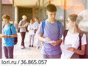 Two teenage students discussing near college building. Стоковое фото, фотограф Яков Филимонов / Фотобанк Лори