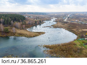 Aerial view of the winding river and farm near the village of Karpysak in Siberia in autumn (2021 год). Стоковое фото, фотограф Сергей Фролов / Фотобанк Лори