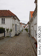 Улица в старом городе (Gamle Stavanger). Ставангер, Норвегия (2012 год). Стоковое фото, фотограф Вадим Хомяков / Фотобанк Лори