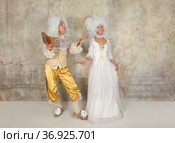 Baroque style couple reading a book. Стоковое фото, фотограф Алексей Кузнецов / Фотобанк Лори