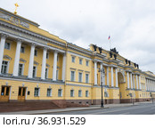 Здания Сената и Синода. Осенний день. Санкт-Петербург. Россия (2021 год). Редакционное фото, фотограф E. O. / Фотобанк Лори